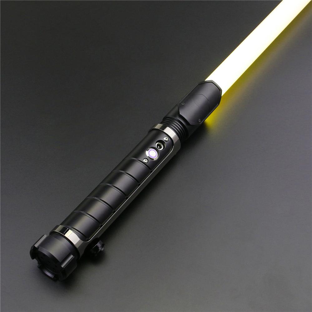 RGB Lichtschwert Defender mit 10 Sound Funktionen inkl. Smooth Swing und Swing On - SABER KING FX LIGHTSABERS®