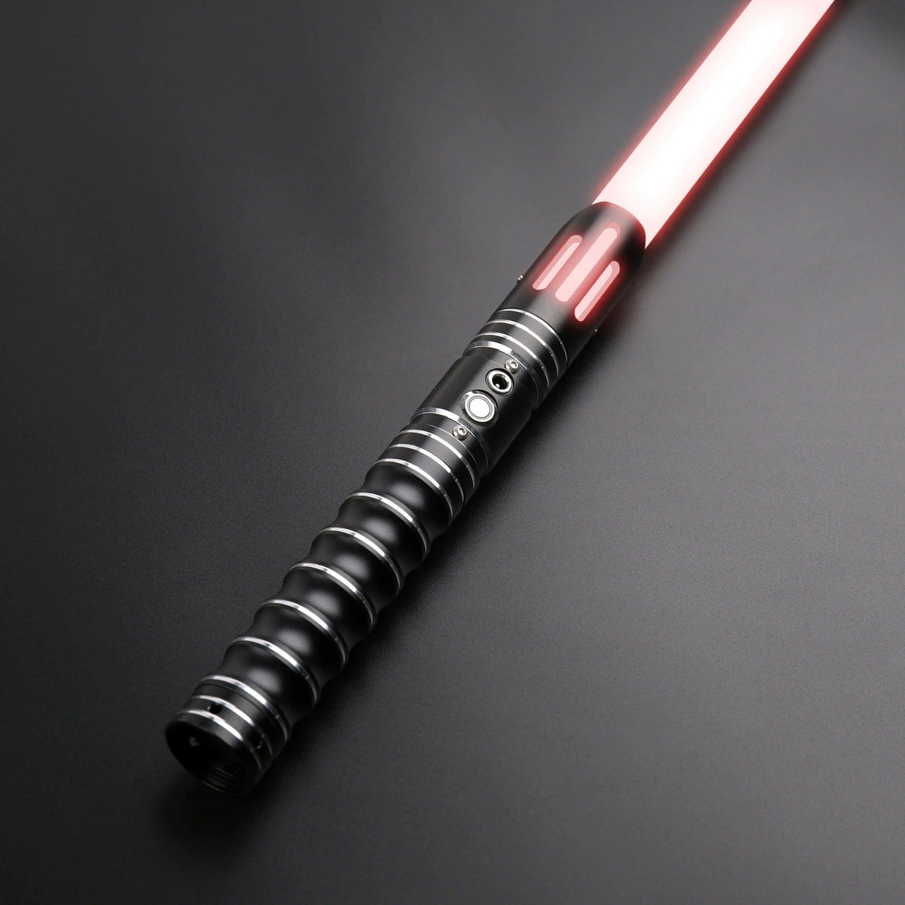 RGB Lichtschwert Aurelio mit 10 Sound Funktionen inkl. Smooth Swing und Swing On - SABER KING FX LIGHTSABERS®